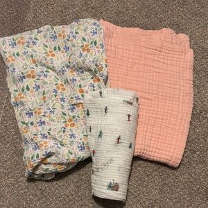 Little Unicorn crib sheet, blanket & swaddle bundle